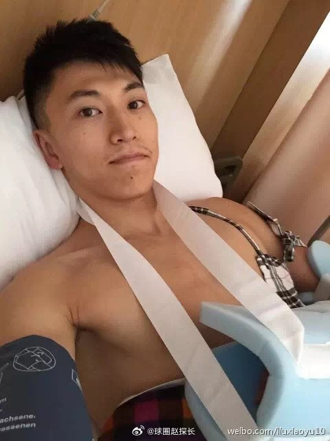 体育娱乐-回忆杀！探长晒10年前CBA球星自拍照 易建联、杨鸣、郭艾伦在列