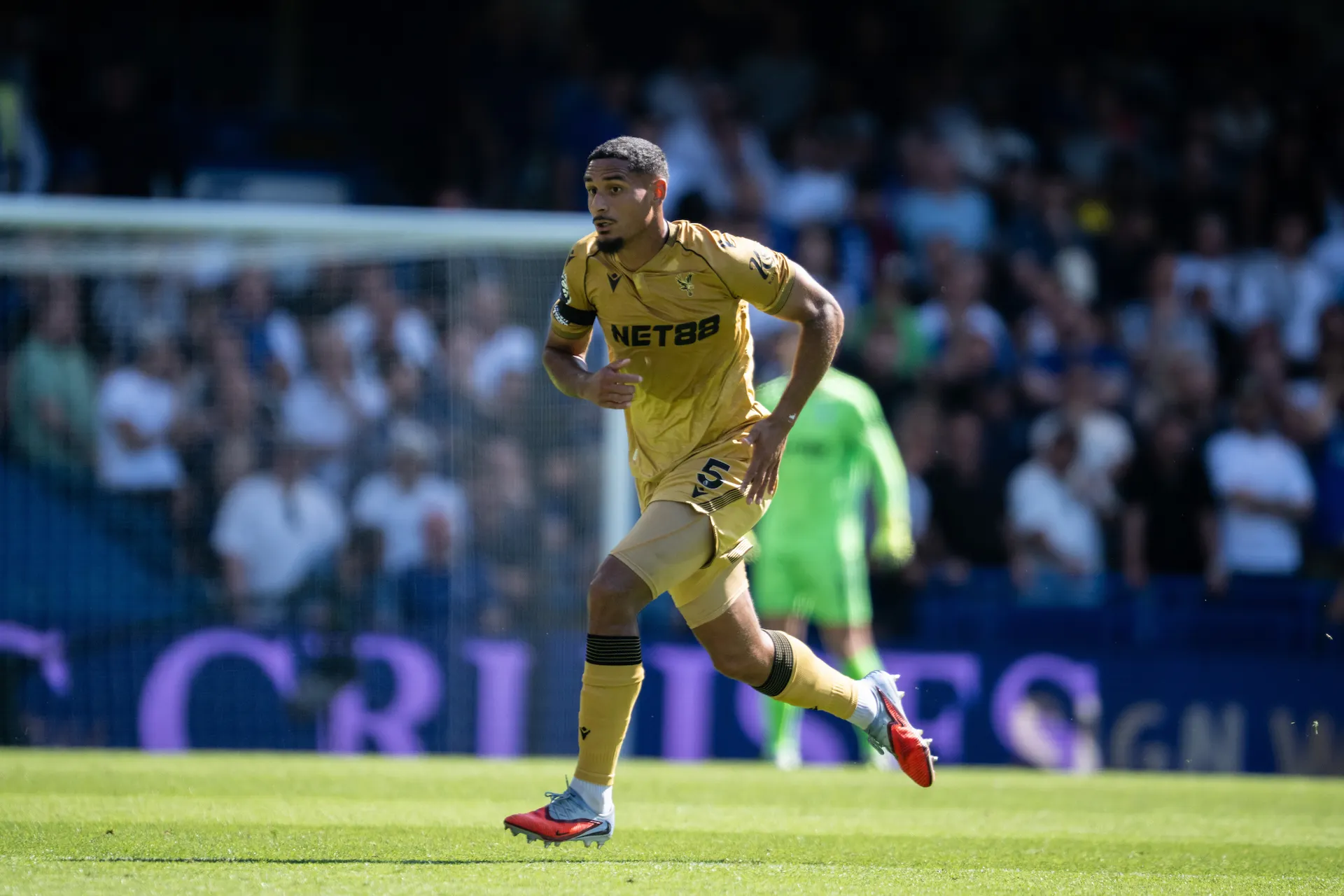 赛事竞猜-水晶宫后卫：对战平切尔西感到满意，尊重裁判取消埃泽的进球