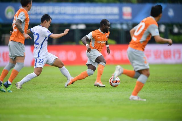 足球直播-【中超】阿奇姆彭单刀制胜 深圳1比0送沧州赛季首败