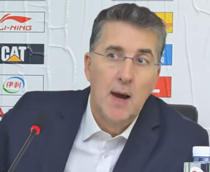 乐鱼体育在线-胜四川发布会！格兰认可3潜力小将+力挺西尔扎提，吴冠希寄语健康|冯傲|四川男篮|篮板|新疆男篮|球队_新浪体育_新浪新闻