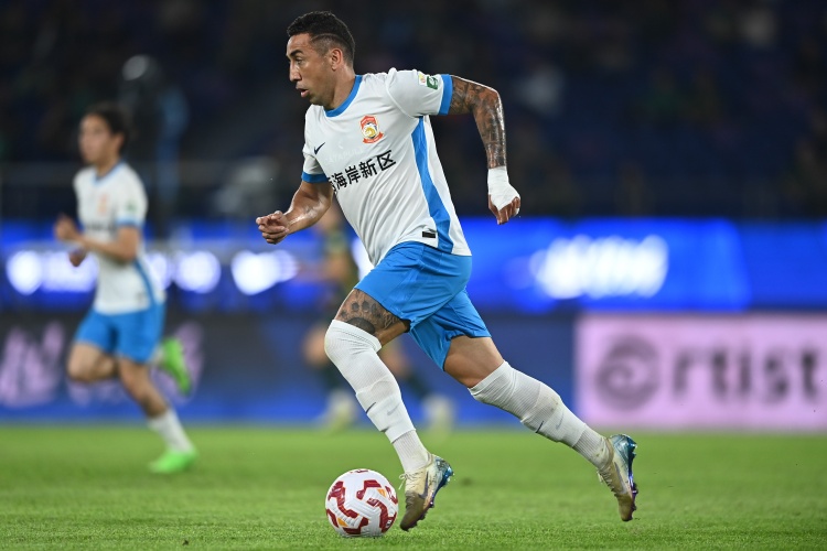 乐鱼体育赛事直播-戴维森代表中国俱乐部职业赛事出场100次，三镇66场西海岸34场